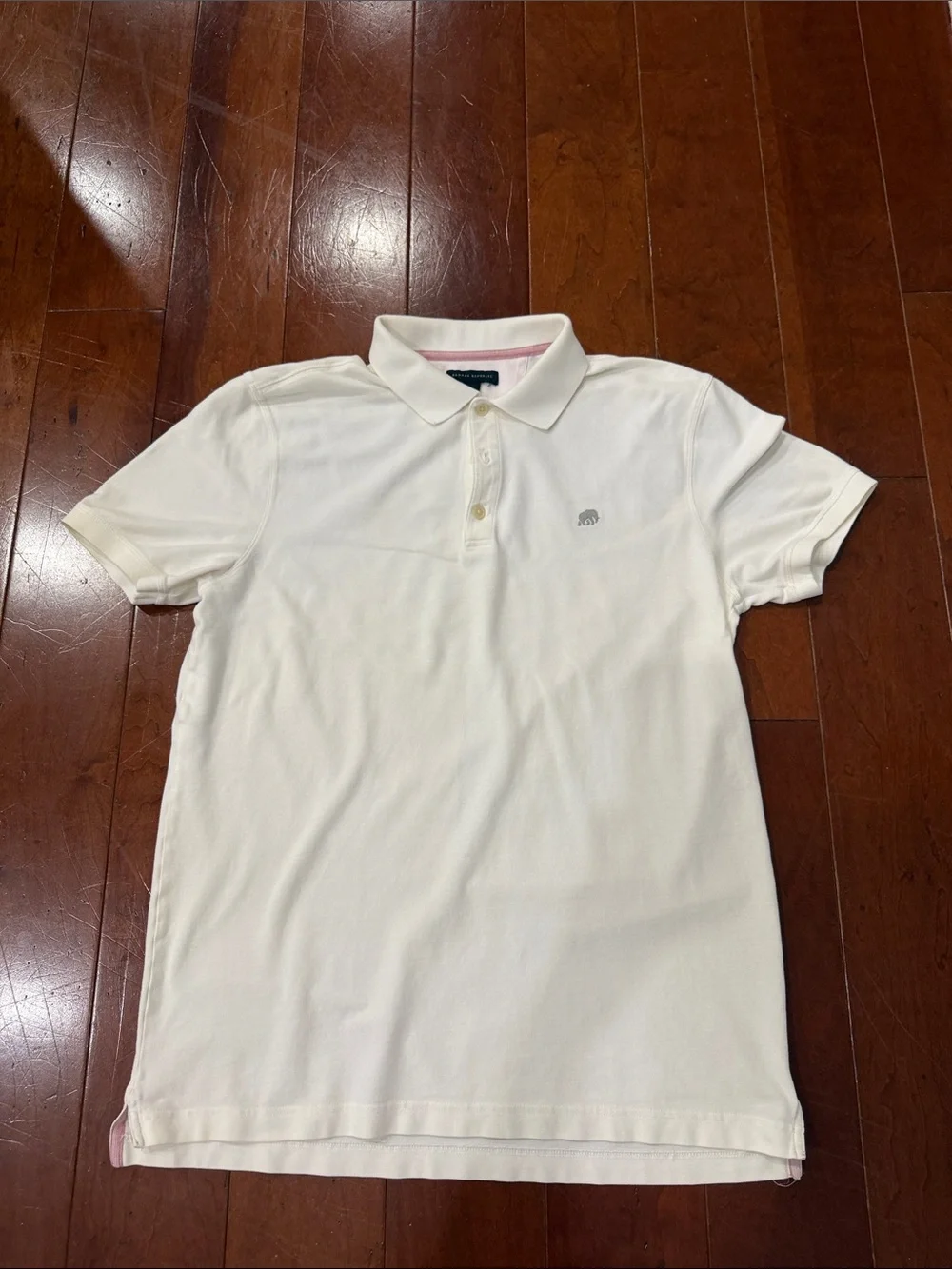 Set of 4 Banana Republic Polo Shirts with Subtle Logo. All size Large.
